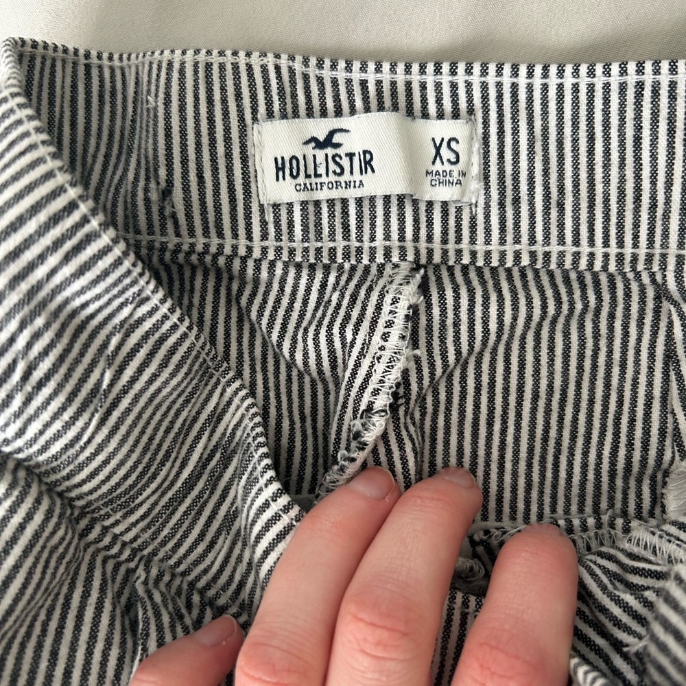Hollister Black and White Chinos Classic Style - Picture 2 of 6